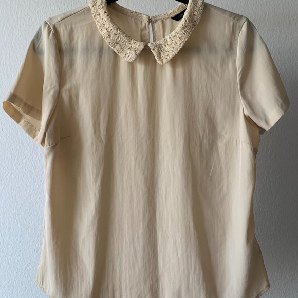 ✨ Elegant Cream Blouse w/ Lace Peter Pan Collar – Vintage & Feminine! ✨ - Picture 1 of 3